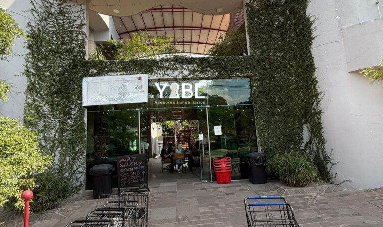 Local comercial Plaza Punto Rivera