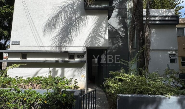 Casa |Oficina en renta Chapalita