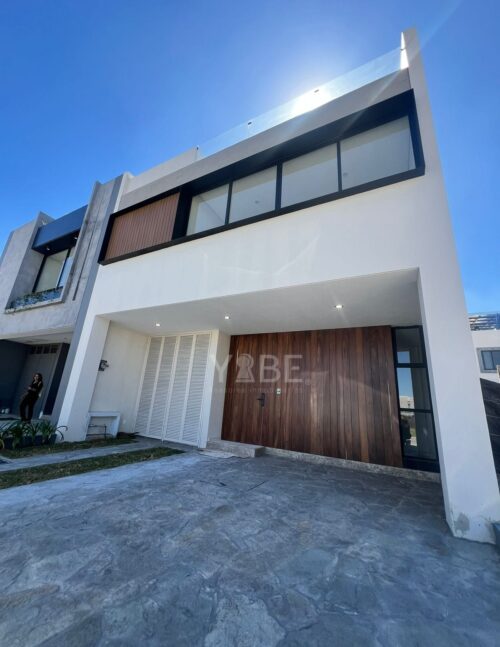 Casa en venta a estrenar Solares