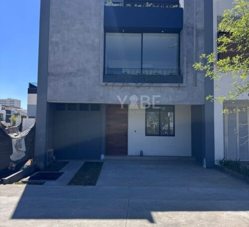 Casa en venta a estrenar Solares