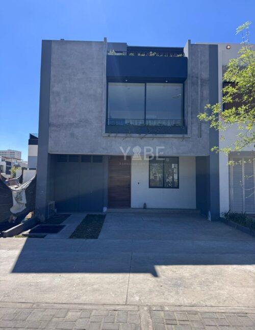 Casa en venta a estrenar Solares