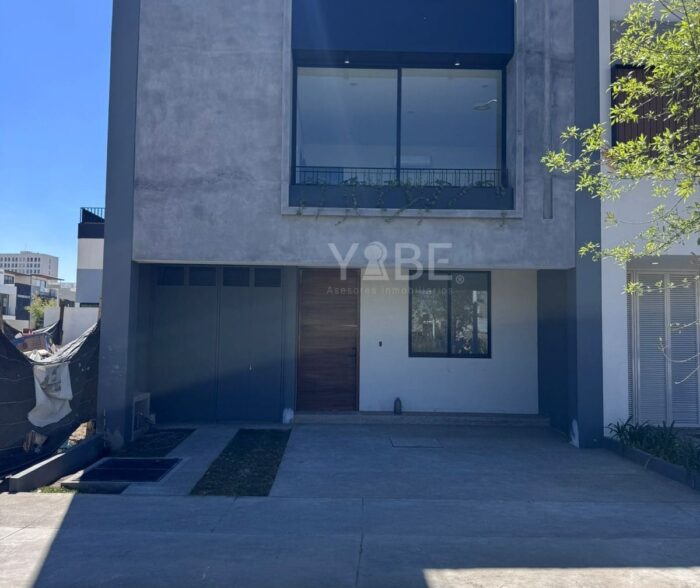 Casa en venta a estrenar Solares