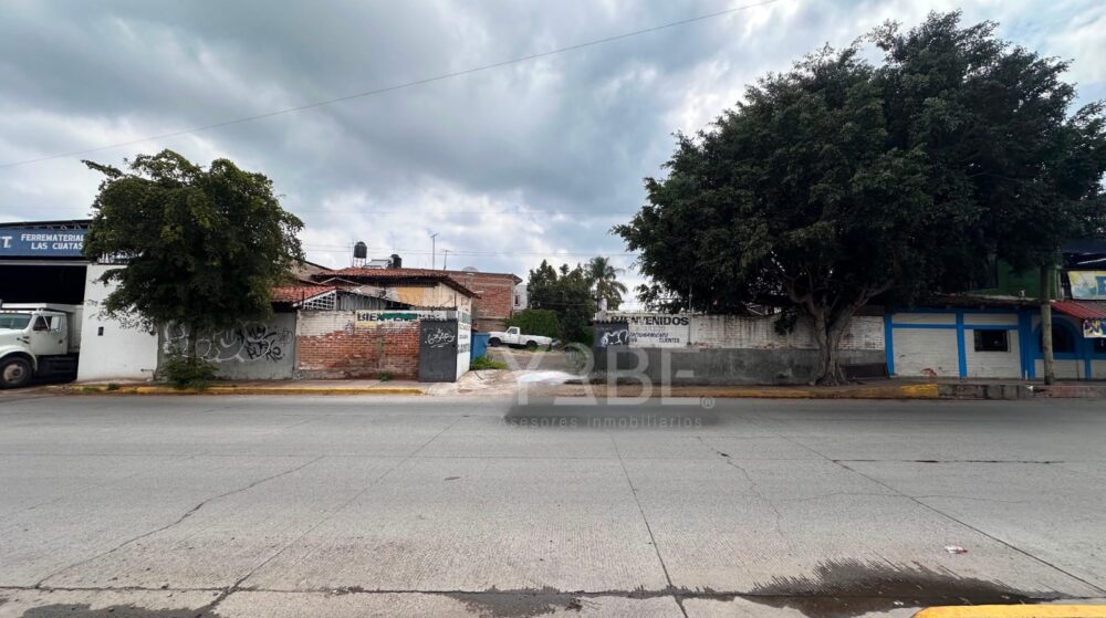 Terreno en venta sobre López Mateos Sur