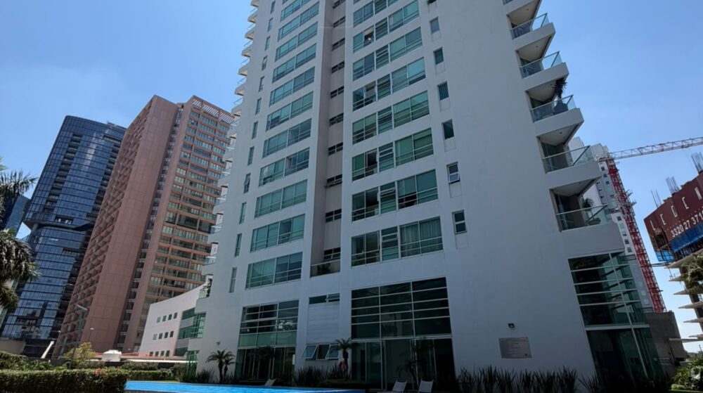 En venta DEPA AMUEBLADO en Andares Torre TITANIUM