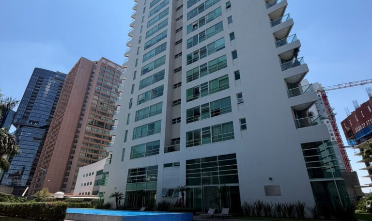 En venta DEPA AMUEBLADO en Andares Torre TITANIUM
