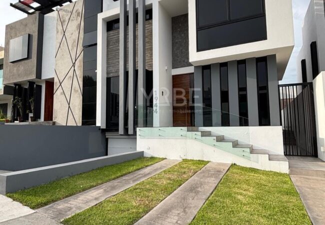 En venta CASA DE LUJO en Valle Imperial