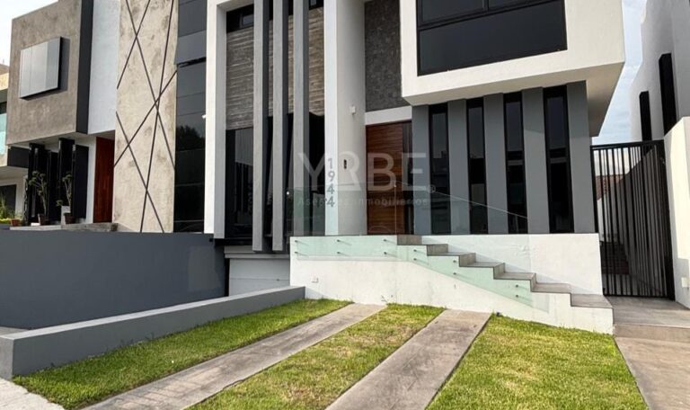 En venta CASA DE LUJO en Valle Imperial