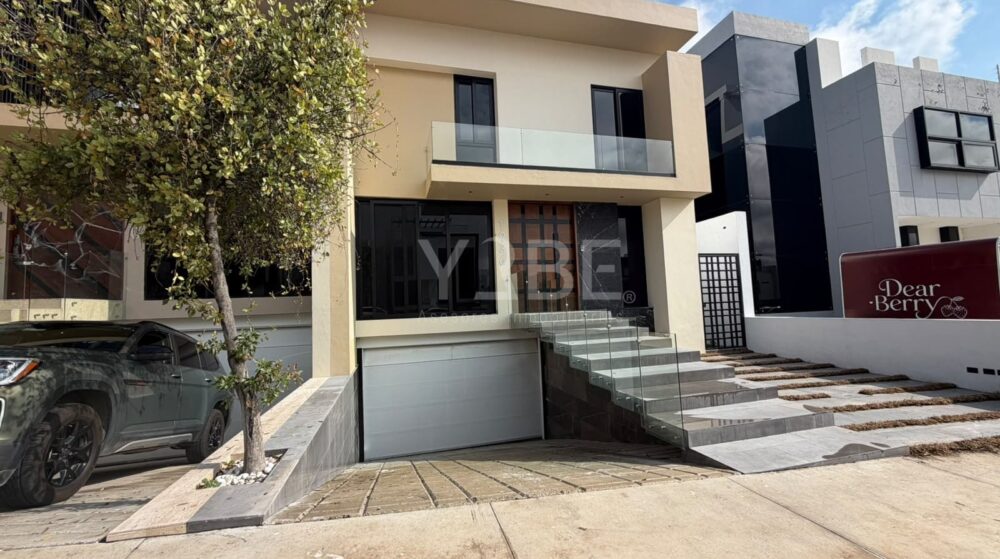 En venta CASA DE LUJO en Valle Imperial