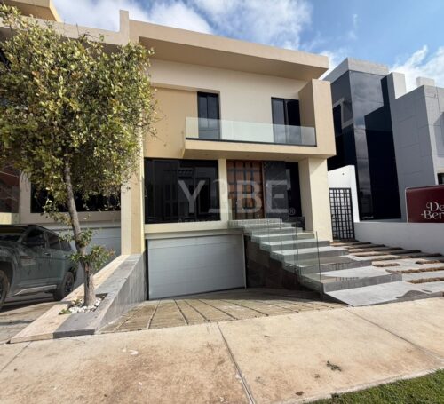 En venta CASA DE LUJO en Valle Imperial